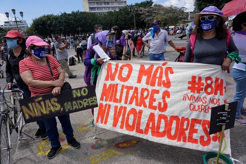 Marcha previa al Día Internacional de la Mujer termina con destrozos en Guatemala