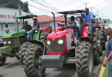 Productores de arroz demandan al Banco Nacional y efectúan protesta