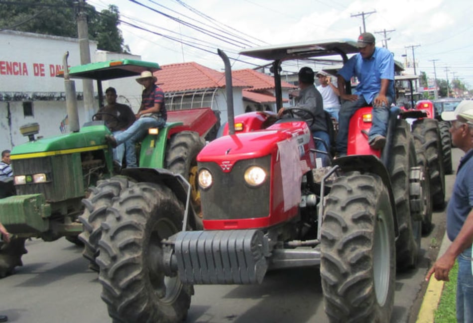 Productores de arroz demandan al Banco Nacional y efectúan protesta