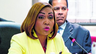 Presidenta de la Asamblea dice que compra de camionetas generará un ahorro a la institución