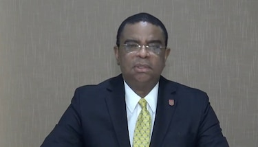 Los que desean que La Prensa siga su trabajo, deben hacer una ‘vaca’ y poner de su bolsillo, dice la defensa de Pérez Balladares