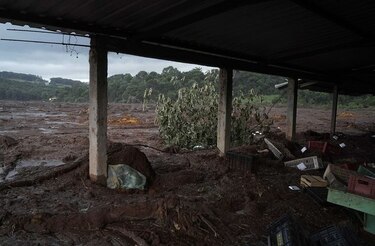 Se eleva a 150 muertos el balance del desastre minero en Brasil