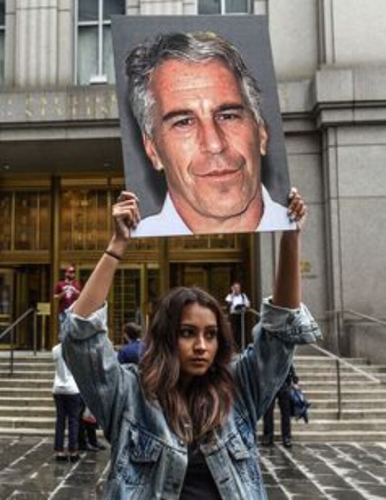 Cambian a director de prisión y suspenden a dos guardias por muerte de multimillonario Jeffrey Epstein