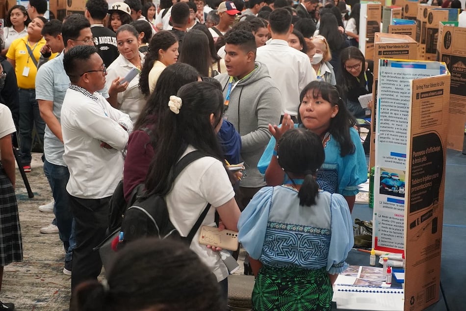 Unos 173 jóvenes científicos presentan sus proyectos en la Feria Científica