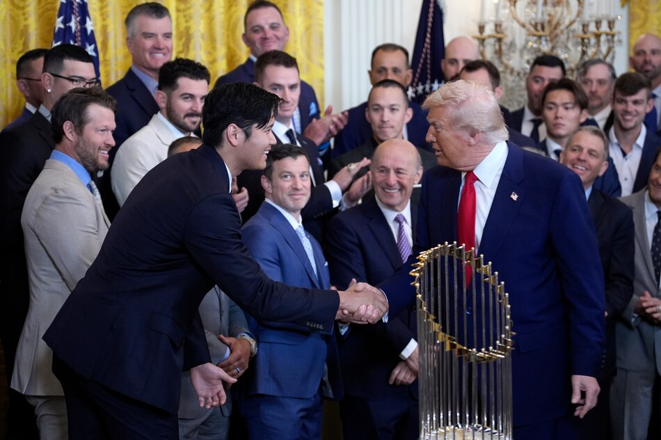Trump recibe a los Dodgers en la Casa Blanca y elogia a Shohei Ohtani