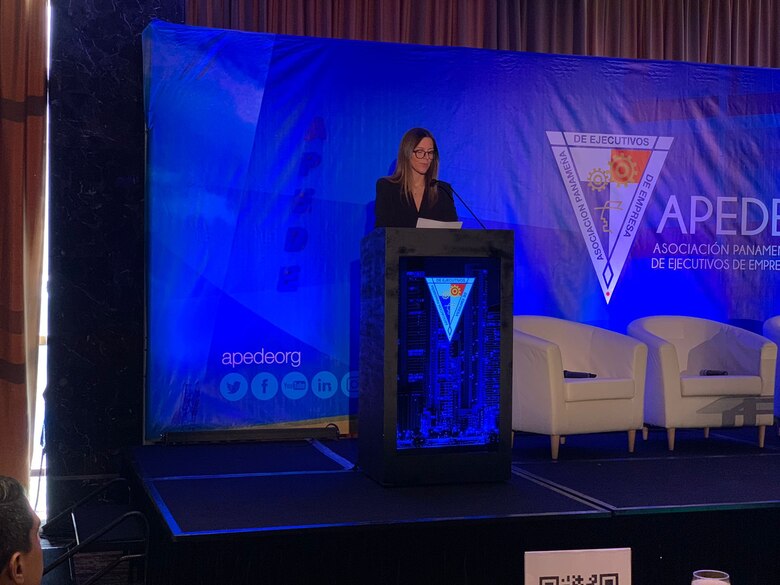 Debaten los desafíos de Panamá para atraer inversión y reducir la desigualdad