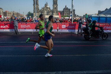 Keniana Lucy Cheruiyot destroza récord en Maratón de Ciudad de México