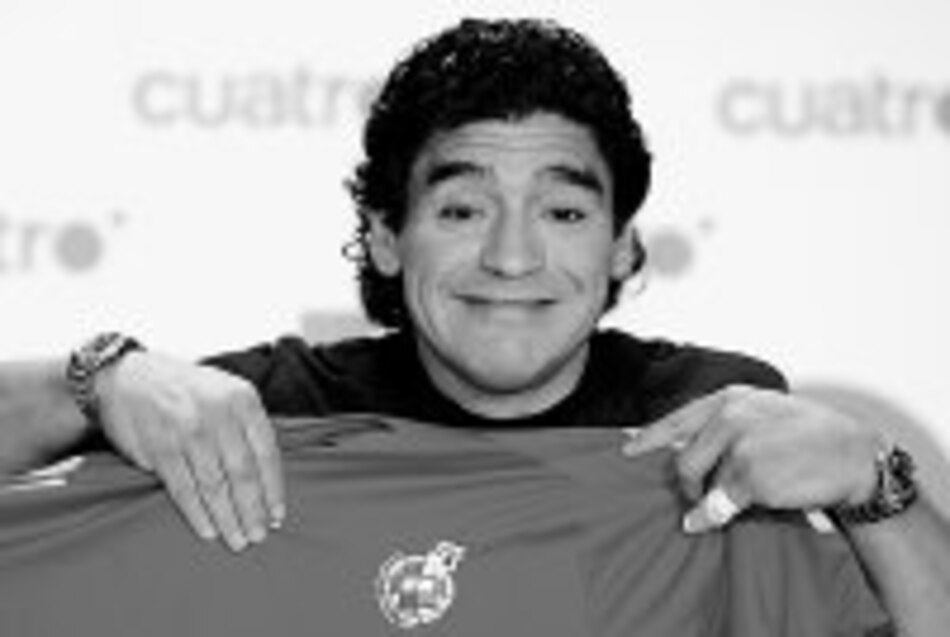 Le confiscan dos relojes a Maradona