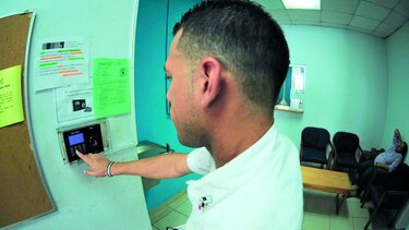 Se inicia la carrera administrativa