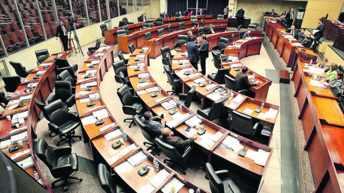 A partir de julio de 2014, la Asamblea Nacional desembolsó $14 millones en subsidios y $68 millones en contratos por servicios profesionales.