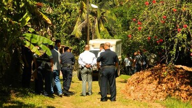 Investigan muerte de una mujer y sus dos hijos