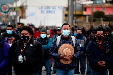 Indígenas cierran caminos en Guatemala para exigir renuncia del presidente Alejandro Giammattei