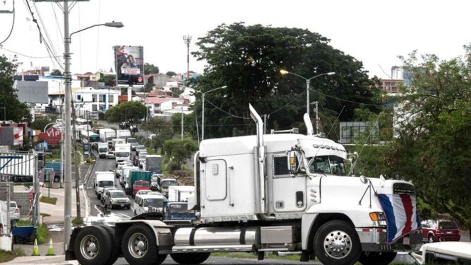 Gobierno despeja rutas bloqueadas en Costa Rica tras jornada de protestas