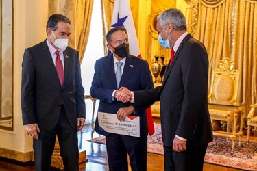 Panamá paga en intereses de la deuda el equivalente de los aportes anuales del Canal 