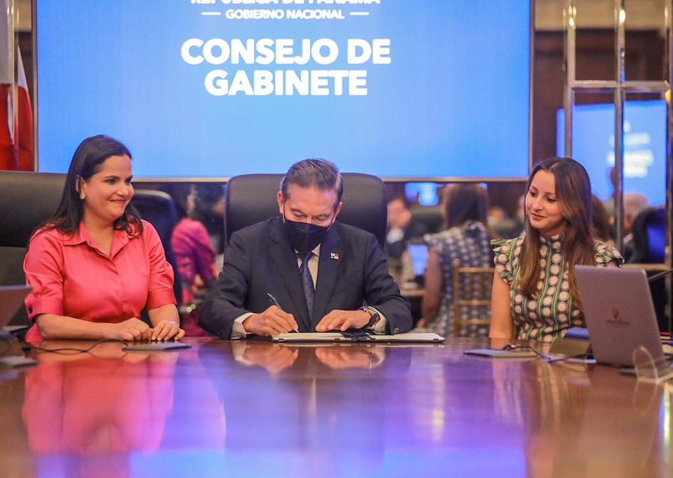 Presidente Cortizo sanciona la ley que crea el Ministerio de la Mujer