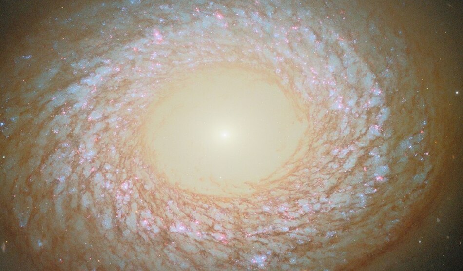 Hubble captura una galaxia desconcertante