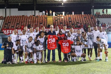 El San Francisco suma otra victoria en una noche de homenajes en el ‘Muquita’