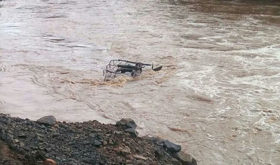 Sinaproc monitorea ríos en Azuero; fuerte corriente arrastra picop en Pesé