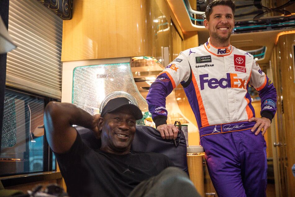 Michael Jordan compra equipo de la NASCAR y recluta al piloto Bubba Wallace