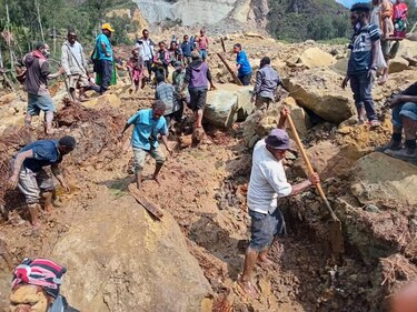 Papúa apura las horas para recuperar cuerpos tras la avalancha que enterró a un poblado
