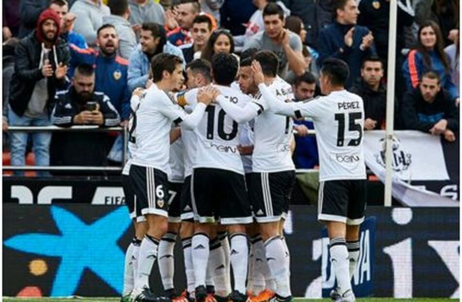 Negredo pone al Valencia con pie y medio en cuartos de final