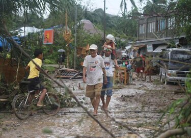 Ascienden a 81 los muertos causados por el tifón 'Bopha' en Filipinas
