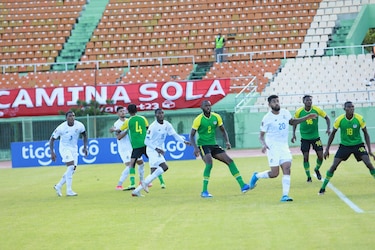 Panamá suma 6 puntos tras vencer a Dominica 2-1
