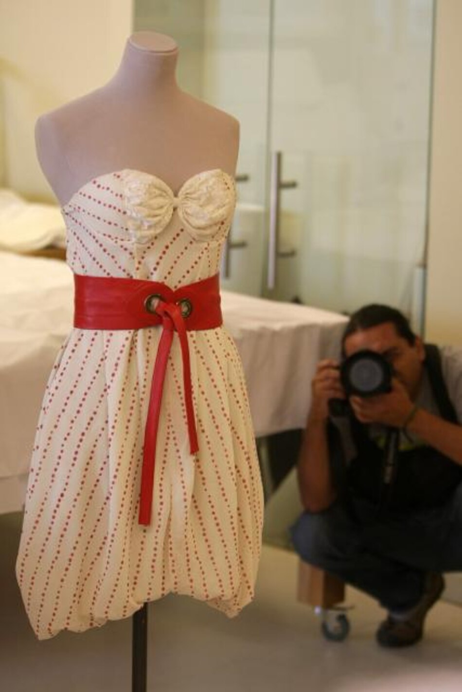 Exhiben el vestido que llevaba Amy Winehouse en la portada de Back to Black