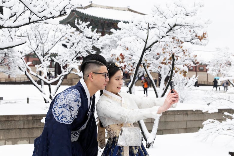 Las primeras nevadas de la temporada en Seúl, Corea del Sur, el sueño de los enamorados