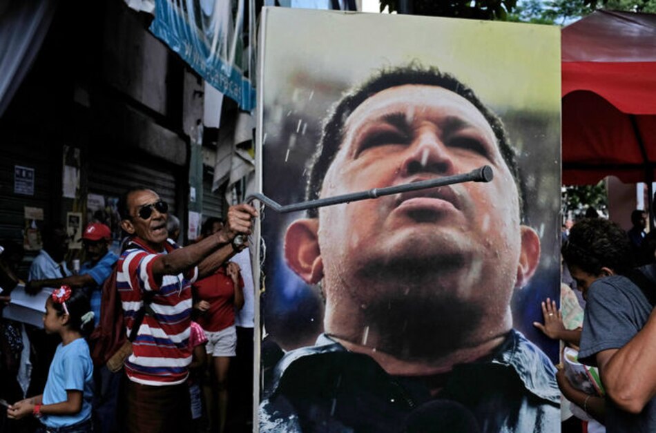 Gobierno de Venezuela ordena colocar fotos de Chávez 'en cada esquina de Caracas'