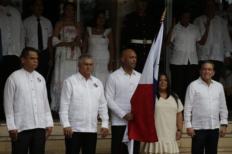 ‘No se ama a la patria con sobreprecios y coimas’: Cortizo en los actos del 28 de noviembre