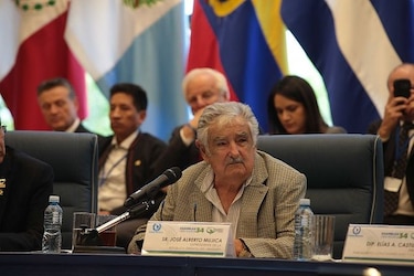 Expresidente Mujica irrumpe en Venecia con un filme sobre los horrores de la dictadura
