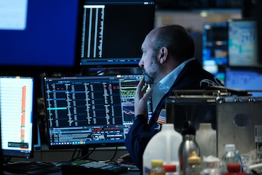Inversionistas se refugian en productos de bajo riesgo