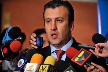 Nicolás Maduro nombra nuevo vicepresidente, su relevo si fuera revocado en 2017
