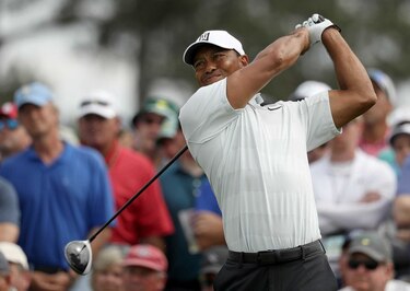 Tiger Woods pasa el corte, Reed lidera el Masters y García queda eliminado