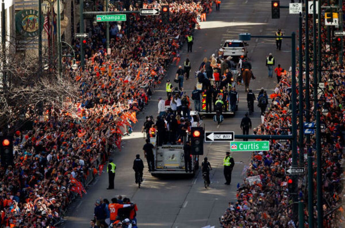 Denver festeja el campeonato de Super Bowl de los Broncos