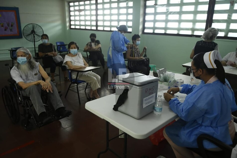 Minsa proyecta aplicar unas 35 mil dosis de refuerzo a mayores de 55 años en el circuito 8-8