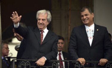 Presidente de Venezuela llega a Quito para reunión con Colombia