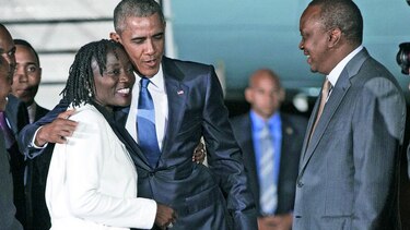 Obama se reúne con sus parientes en Kenia
