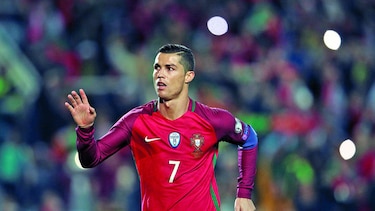 Ronaldo y Depay firman dobletes