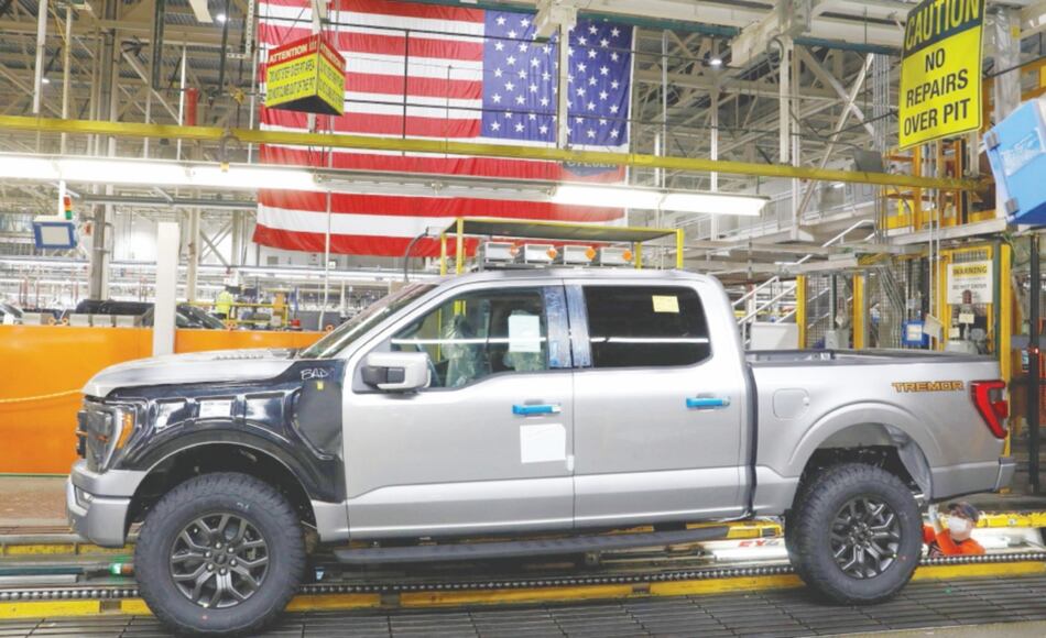 Ford aminora su ritmo de producción por la escasez de chips