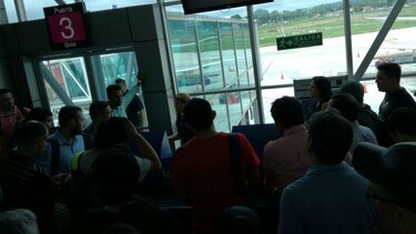 Tocumen a oscuras y los pasajeros se impacientan