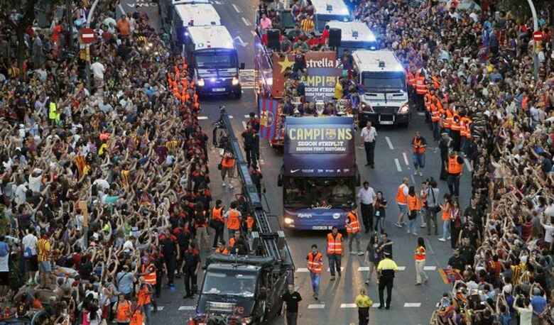 Barcelona celebra quinto título en Champions con desfile