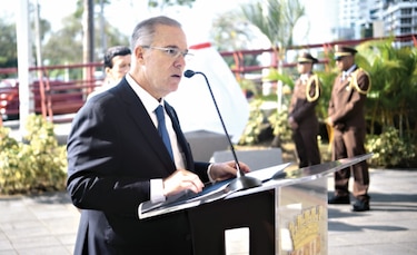 Busto de Omar Torrijos y los dos lados de la historia