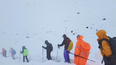 ‘Tuve suerte de haber salido’: los testimonios de personas rescatadas del Everest tras luchar contra la hipotermia en medio de una feroz tormenta