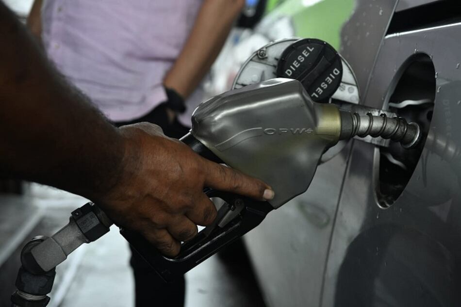 Promulgan resolución sobre el congelamiento del precio del combustible en $3.95