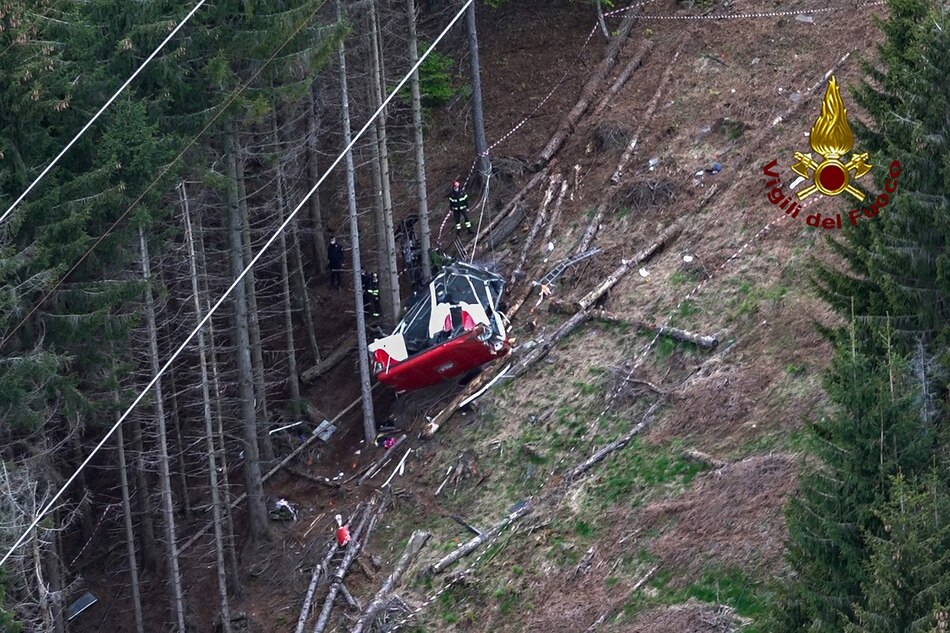 Catorce muertos al caer un teleférico a orillas del lago Mayor en Italia