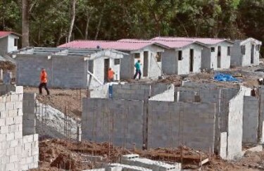 Casas de bajo costo para excluidos de Curundú