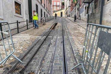 Cable subterráneo entre vagones de funicular accidentado en Lisboa cedió, según técnicos