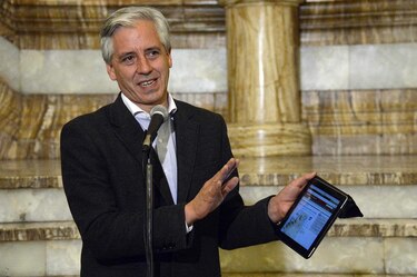 Primeros resultados dejan en incertidumbre a Bolivia
